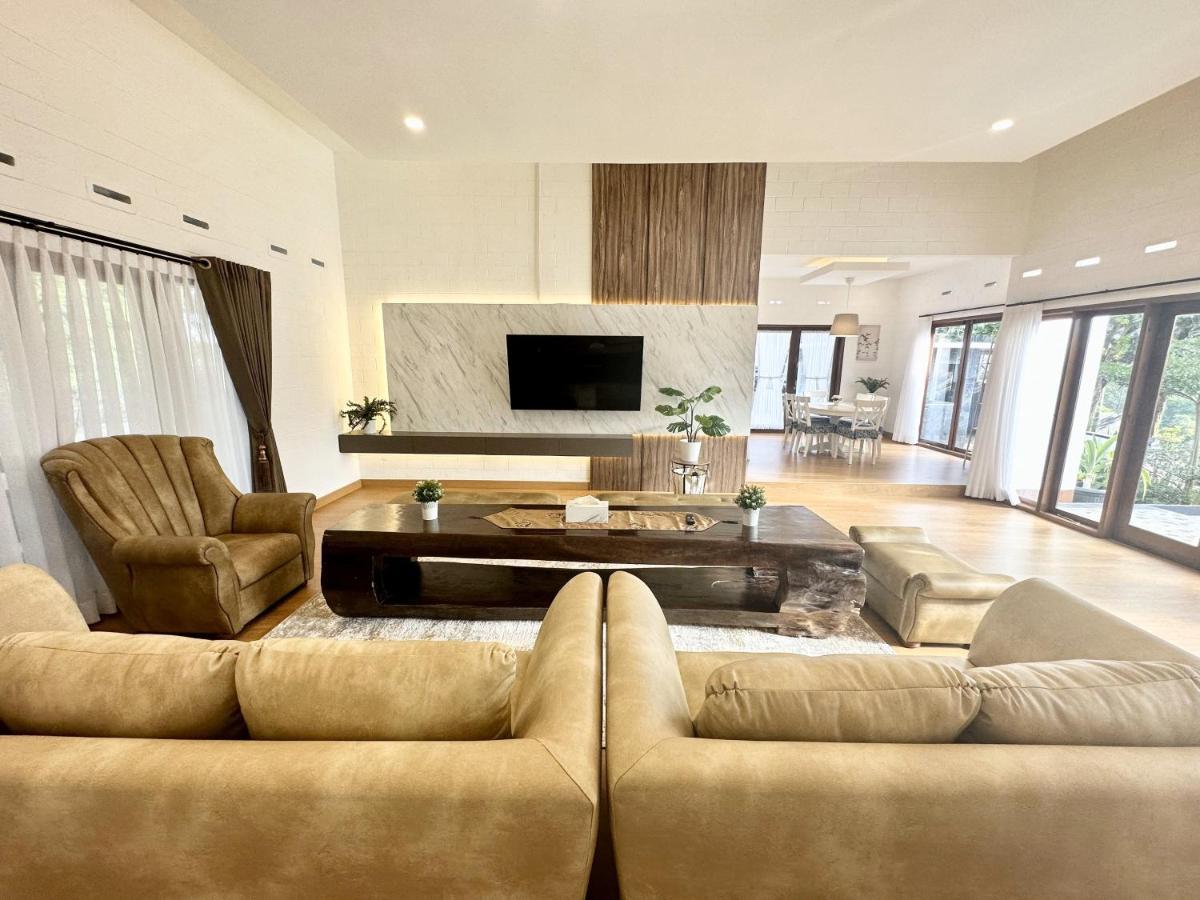 Villa Putih Le Cordon Бандунг Екстер'єр фото